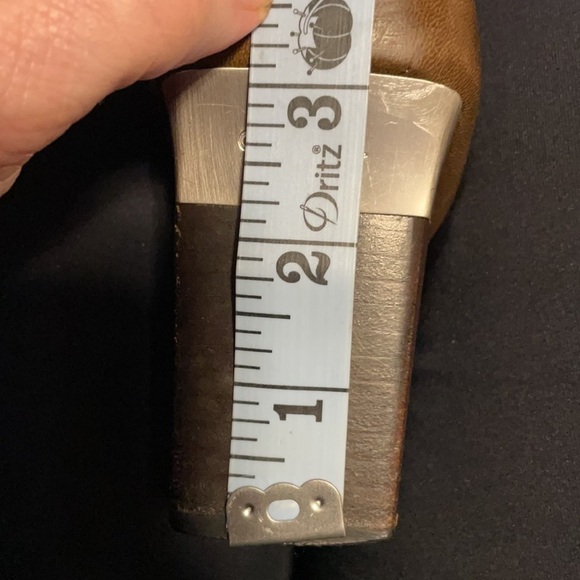 💎HP💎 Chanel Cap Toe Block Heel Two Tone Shoes Sz 40 Metal CHANEL Logo Plate - Picture 8 of 10